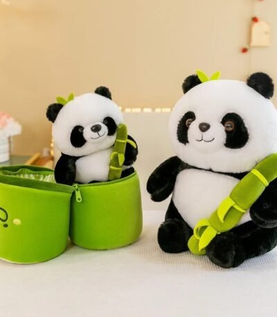 Urso Panda de Pelúcia com Bambu