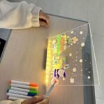 Quadro Mágico LED Infantil para Escrever Desenhar Colorir Regravável USB com Canetas Tamanho Grande - Imagem 2